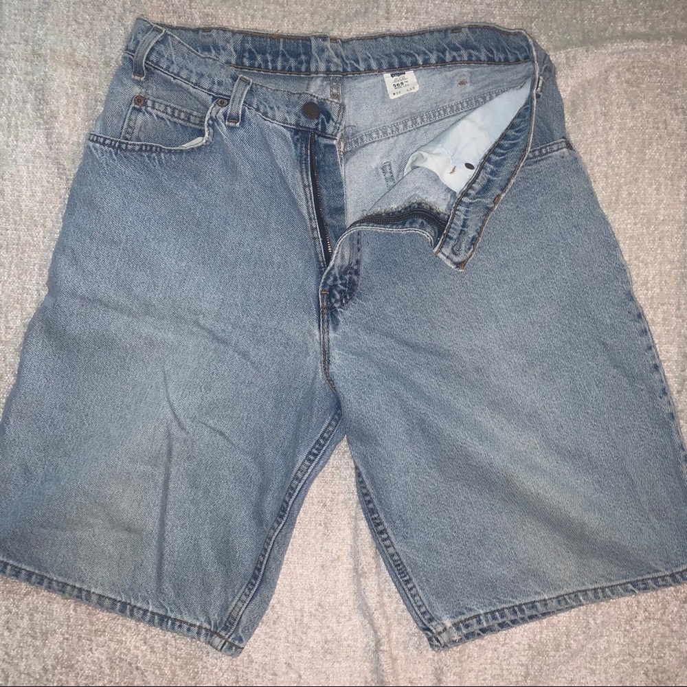 Vintage 565 Levi’s Size 32 Wide Leg Short